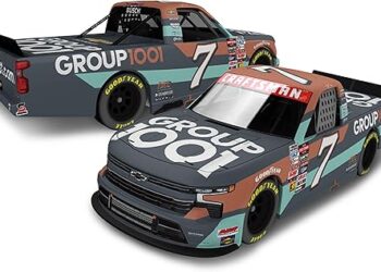 Lionel Racing NASCAR Authentics Kyle Busch No. 7 Group 101 Atlanta Motor Speedway Win 1:64 Scale HT Diecast Truck with Trinket