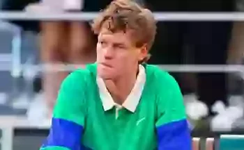 Tennis legend reveals what Jannik Sinner did behind the scenes at Roland-Garros after Carlos Alcaraz defeat that stunned onlookers